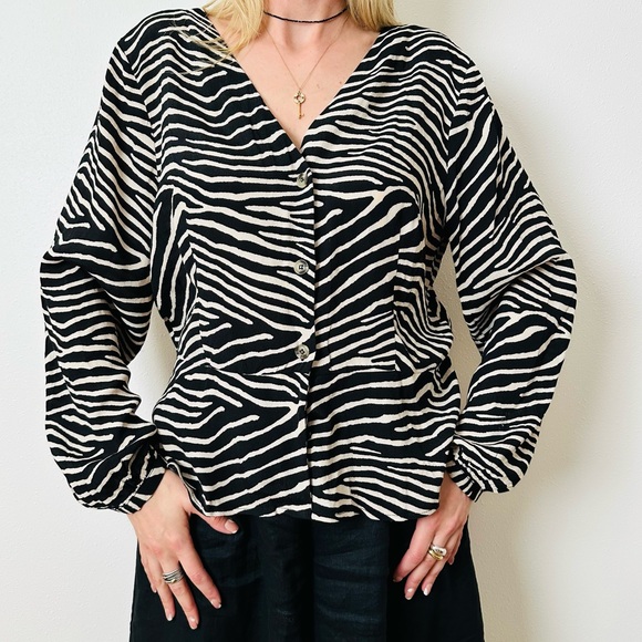 H&M V-neck blouse woven zebra animal print top blouse - Picture 2 of 8
